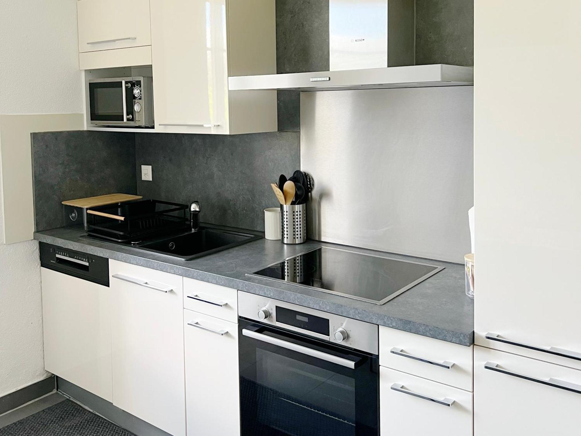 Montreux Riviera Suite Waterfront 3 Bedrooms Private Parking Exterior photo