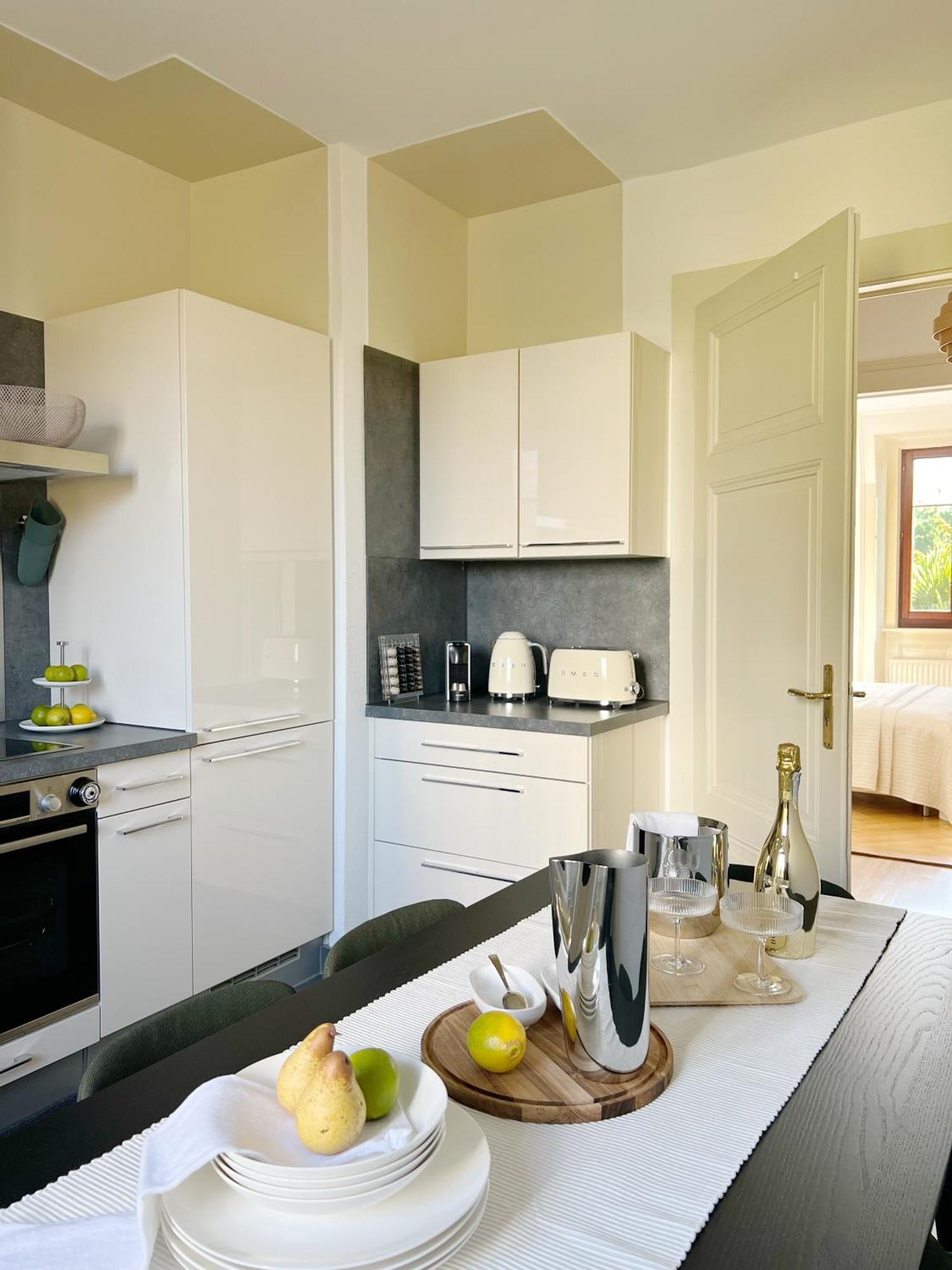 Montreux Riviera Suite Waterfront 3 Bedrooms Private Parking Exterior photo